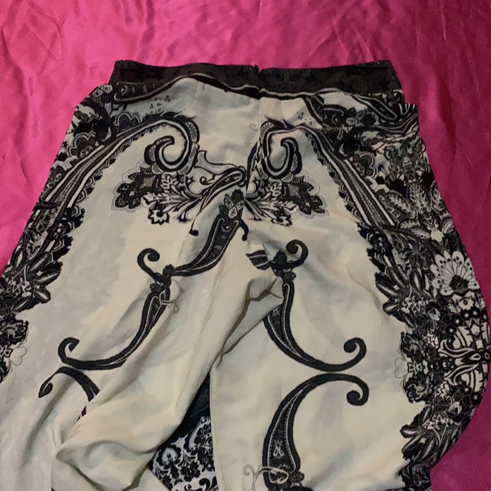 Lightweight Creme and Black Wide Leg Pants - Picture 5 of 5